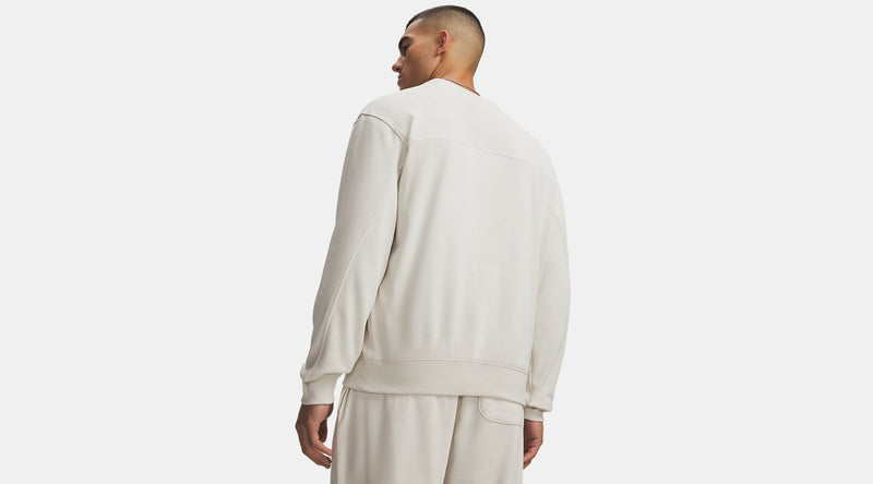 Vestibilità comoda con spalle scese