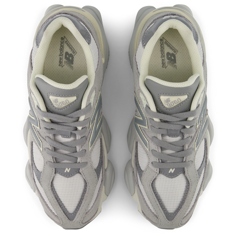 9060 Angora | Reflection